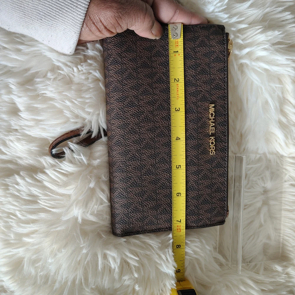 Michael Kors Signature Brown Wristlet NWOT - Picture 13 of 15